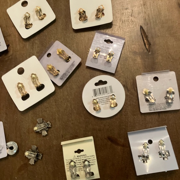 COPY - 16 PAIRS GRANDMA BLING RHINESTONE GOLD SILVER RHINESTONE PEARL CLIP ON E… - Picture 7 of 7